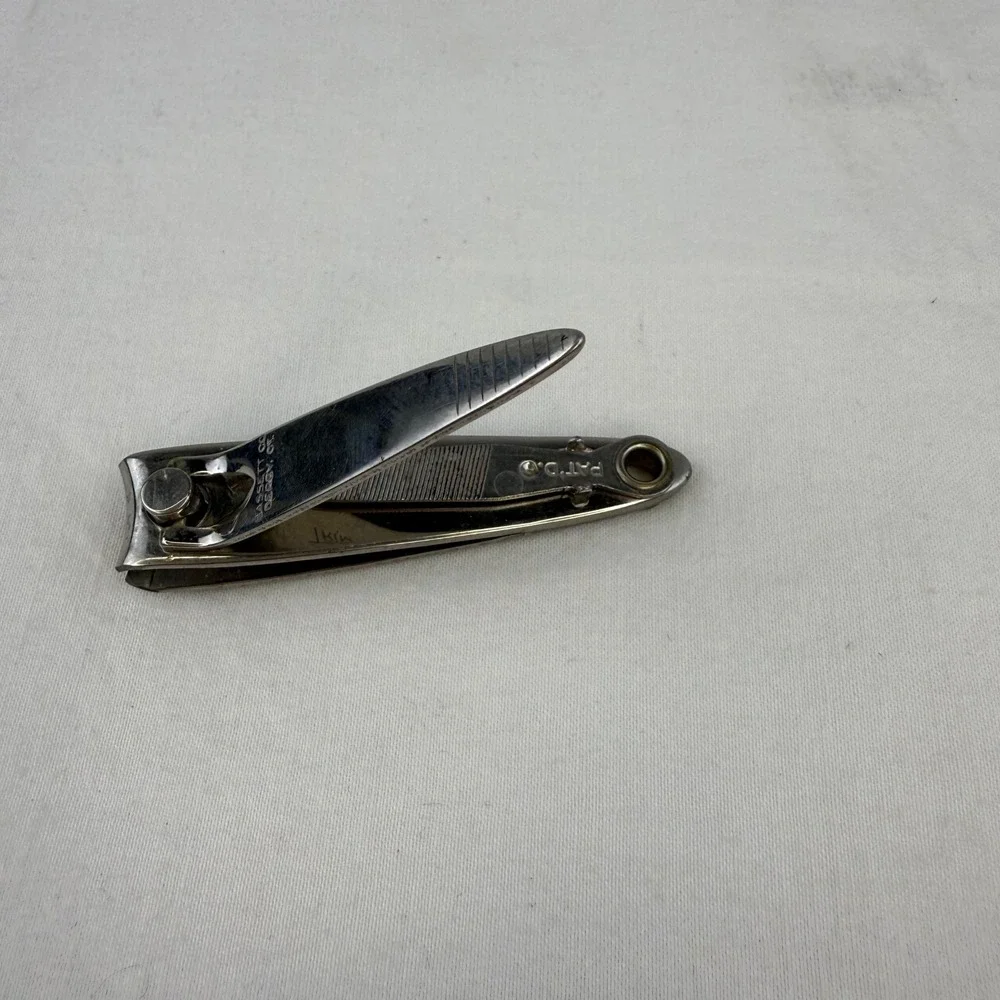 Vintage Trim Nail Clippers W.E. Bassett Co Derby‎ CT Made in USA Stainless Steel